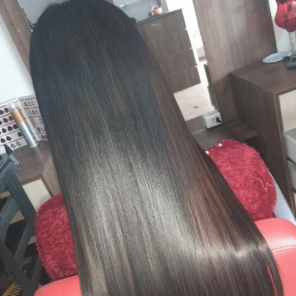 Cabelo longo e brilhante, alisamento