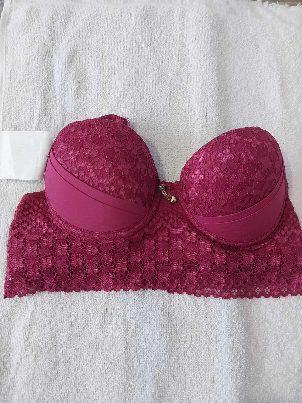Sutiã magenta em renda